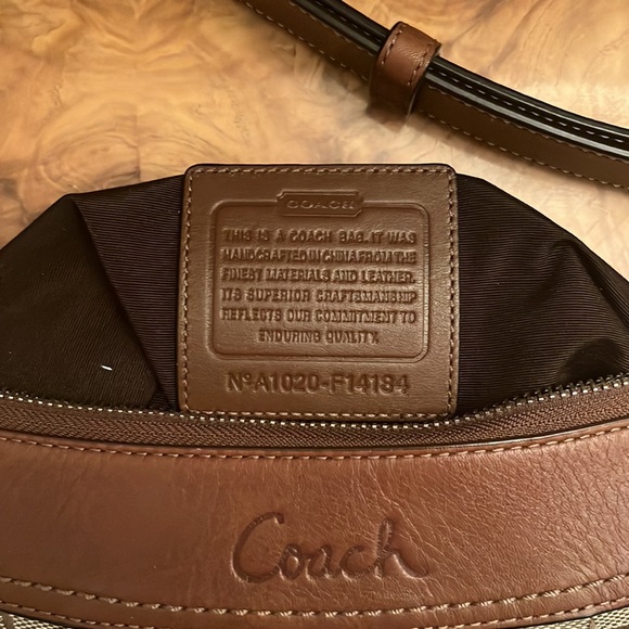 Hobo style Coach bag in the classic tan print - Picture 3 of 3